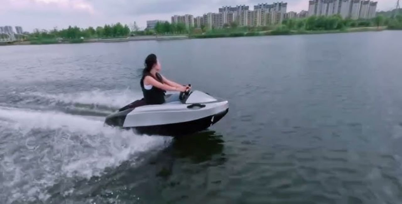 Key Features of the Havospark Mini Jet Boat