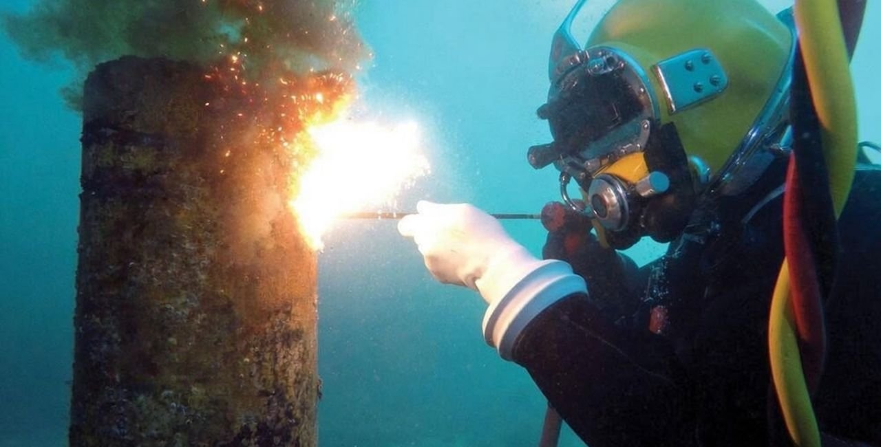 What Is an Underwater Diver Welder?