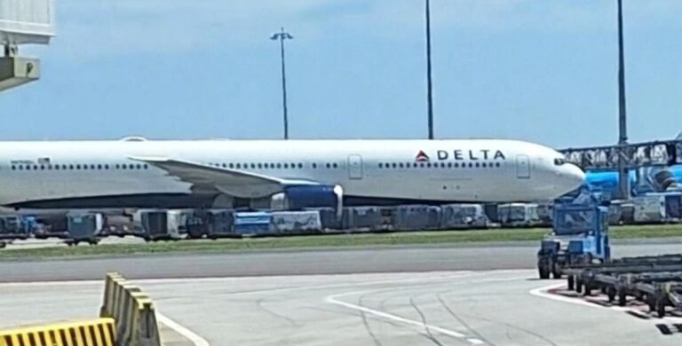 delta dl139 venice atlanta diversion amsterdam
