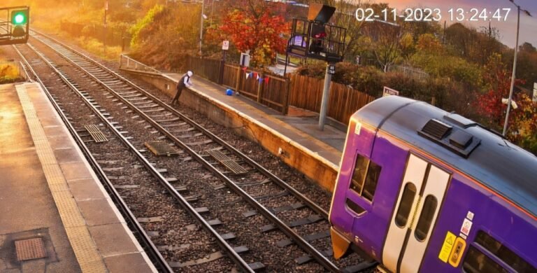 hull train track obstruction cctv